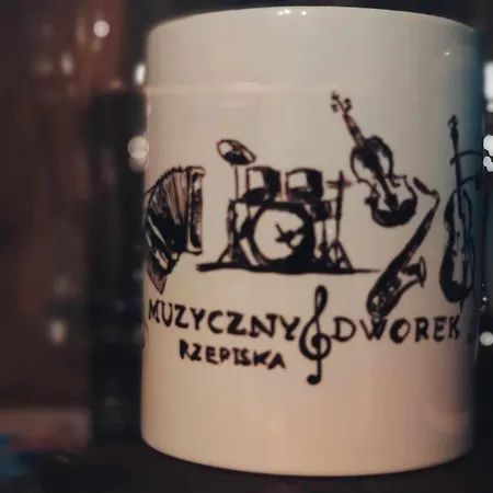 ホームステイ Muzyczny Dworek