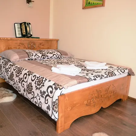 Muzyczny Dworek Homestay *